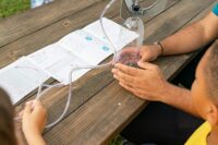 ⁦ערכת מדע לילדים טיל מים! צעצוע בהרכבה עצמית חינוכי ומדליק 4M⁩ – תמונה ⁦5⁩