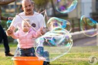 ⁦ערכת הפרחת בועות ומשחקי יצירה בבועות ענקיות⁩ – תמונה ⁦6⁩