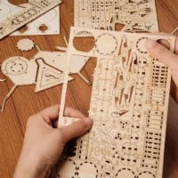 ⁦פאזל תלת מימד מעץ תופים - פאזל עץ להרכבה מודל מערכת תופים -  ROLIFE⁩ – תמונה ⁦3⁩