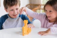 ⁦מנוע אוויר חלל - ערכה מדעית לילדים להרכבה עצמית מסדרת KidzLabs מבית 4M⁩ – תמונה ⁦6⁩