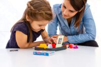 ⁦משחק חשיבה והיגיון RushHour junior מהדורה מיוחדת שעת שיא ג'וניור מבית ThinkFun⁩ – תמונה ⁦9⁩