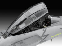⁦קיט מתנה מודל להדבקה של מטוס קרב 1:72 F-15E Strike Eagle  מבית Revell⁩ – תמונה ⁦2⁩