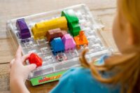 ⁦משחק חשיבה והיגיון My First RushHour מהדורה מיוחדת שעת שיא לפעוטות מבית ThinkFun⁩ – תמונה ⁦6⁩