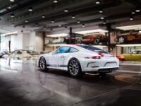 ⁦פאזל תלת מימד מכונית פורשה 911R מבית Ravensburger גרמניה⁩ – תמונה ⁦3⁩