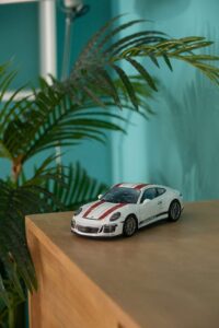 ⁦פאזל תלת מימד מכונית פורשה 911R מבית Ravensburger גרמניה⁩ – תמונה ⁦6⁩