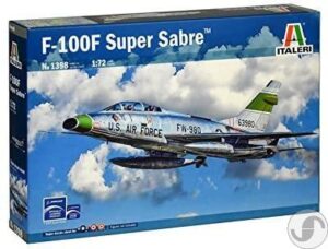 מודל להדבקה של מטוס קרב אמריקאי מדגם F-100F Super Sabre בקנה מידה של 1:72 מבית Italeri