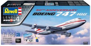 מודל להדבקה של מטוס נוסעים Boeing 747-100 מבית Revell