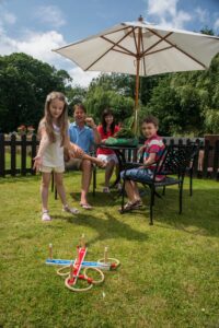 ⁦משחק קליעה למטרה לחצר + נרתיק נשיאה מבית  Traditional Garden Games UK⁩ – תמונה ⁦2⁩
