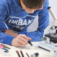 ⁦מיקרוסקופ לילדים BUKI X1000 עם תאורה עלית ותחתית מגיע עם ערכת מחקר מבית בוקי צרפת⁩ – תמונה ⁦6⁩