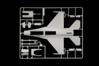 ⁦מודל להדבקה של מטוס קרב אמריקאי דגם F-16A Fighting Falcon 1:48 מבית ITALERI⁩ – תמונה ⁦4⁩