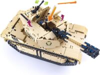 ⁦משחק הרכבה לילדים ממונע  רובוטי הנדסי טנק M1A2 יורה על שלט אלחוטי 1276 חלקים עם מנוע Qihui⁩ – תמונה ⁦4⁩