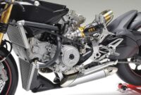 ⁦מודל להדבקה של אופנוע דוקאטי Ducati 1199 Panigale S בקנה מידה 1:12 מבית Tamiya יפן⁩ – תמונה ⁦12⁩