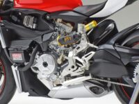 ⁦מודל להדבקה של אופנוע דוקאטי Ducati 1199 Panigale S בקנה מידה 1:12 מבית Tamiya יפן⁩ – תמונה ⁦4⁩