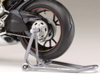 ⁦מודל להדבקה של אופנוע דוקאטי Ducati 1199 Panigale S בקנה מידה 1:12 מבית Tamiya יפן⁩ – תמונה ⁦5⁩