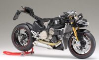 ⁦מודל להדבקה של אופנוע דוקאטי Ducati 1199 Panigale S בקנה מידה 1:12 מבית Tamiya יפן⁩ – תמונה ⁦9⁩