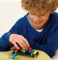 ⁦IQ TWIST - משחק חידות קומפקטי גאוני לילדים ומבוגרים מבית SmartGames⁩ – תמונה ⁦3⁩