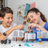 ⁦משחק הרכבה לילדים תחנת חלל דה אוף ביטס - מעל 200 חלקים -  The OFF Bits  - StationBit⁩ – תמונה ⁦7⁩