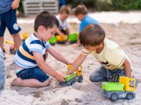 ⁦משחק הרכבה למתחילים Easy Starter S מסדרת JUNIOR לבניית 2 מודלים 35 חלקים מבית FischerTechnik⁩ – תמונה ⁦2⁩