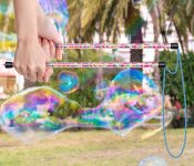 מקל להפרחת בועות ענקיות