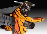 ⁦מודל להדבקה של מטוס קרב F-16 MLU- Mid Life Update בקנה מידה 1:72 מבית Revell⁩ – תמונה ⁦4⁩
