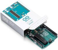 ⁦לוח ארדואינו Arduino UNO R3 מקורי לבניית פרוייקטים אלקטרוניים מבוססי תכנות ולמייקרים מבית Arduino⁩ – תמונה ⁦2⁩