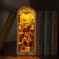 ⁦מיניאטורה ליצירה עיירת השמש - תומך ספרים DIY למדף בעיצוב עיירה קיצית מבית ROLIFE⁩ – תמונה ⁦6⁩