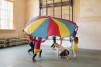 ⁦המצנח הענק - משחק שיתוף פעולה לחצר וחוץ - Parachute מבית BS Toys⁩ – תמונה ⁦4⁩