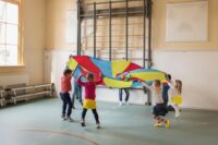 ⁦המצנח הענק - משחק שיתוף פעולה לחצר וחוץ - Parachute מבית BS Toys⁩ – תמונה ⁦5⁩